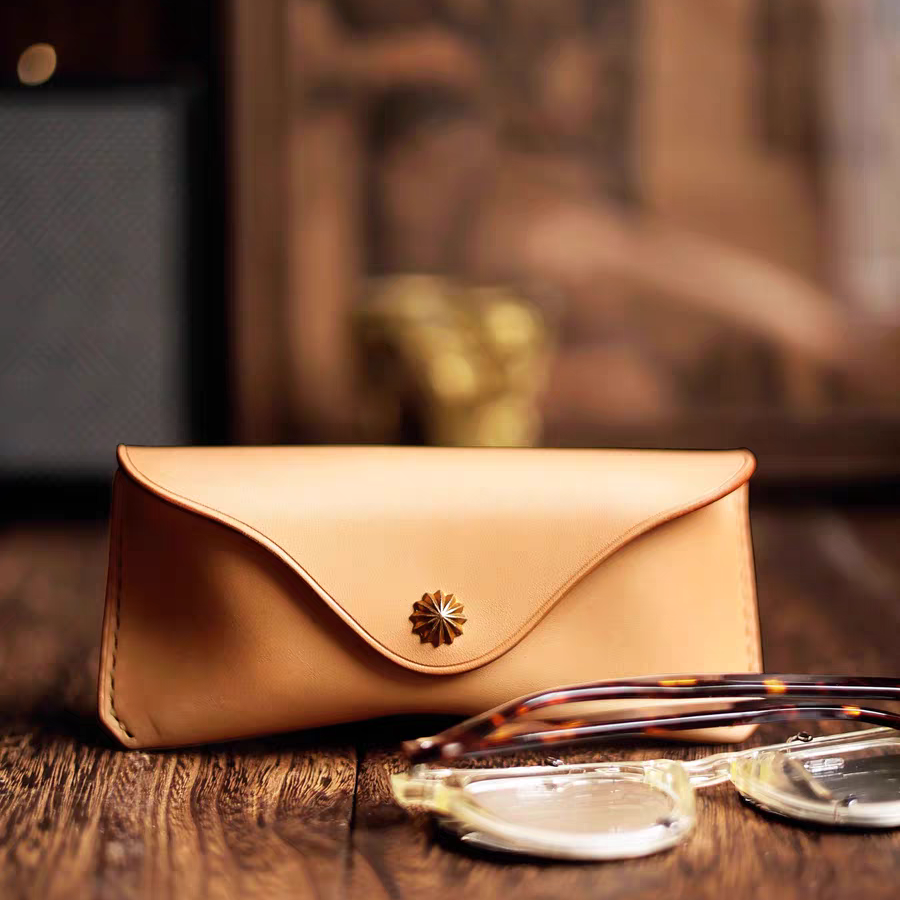 Leather_glasses_case with glasses