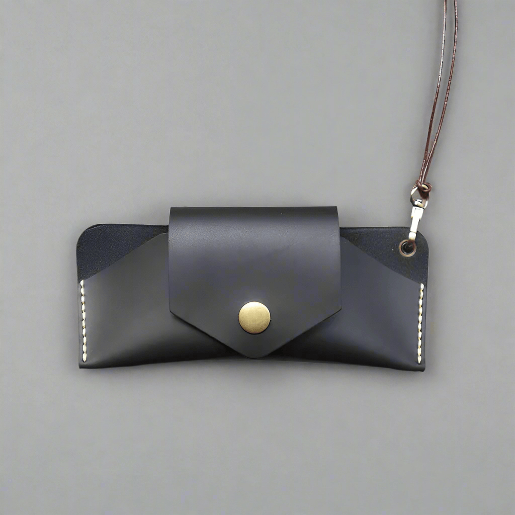 Leather_glasses_case_black_with_lanyard