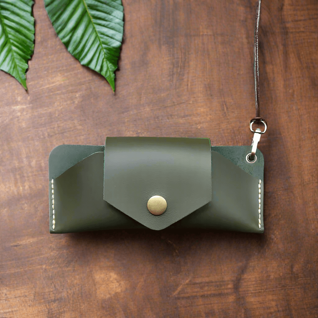 Leather_glasses_case_green_with_lanyard